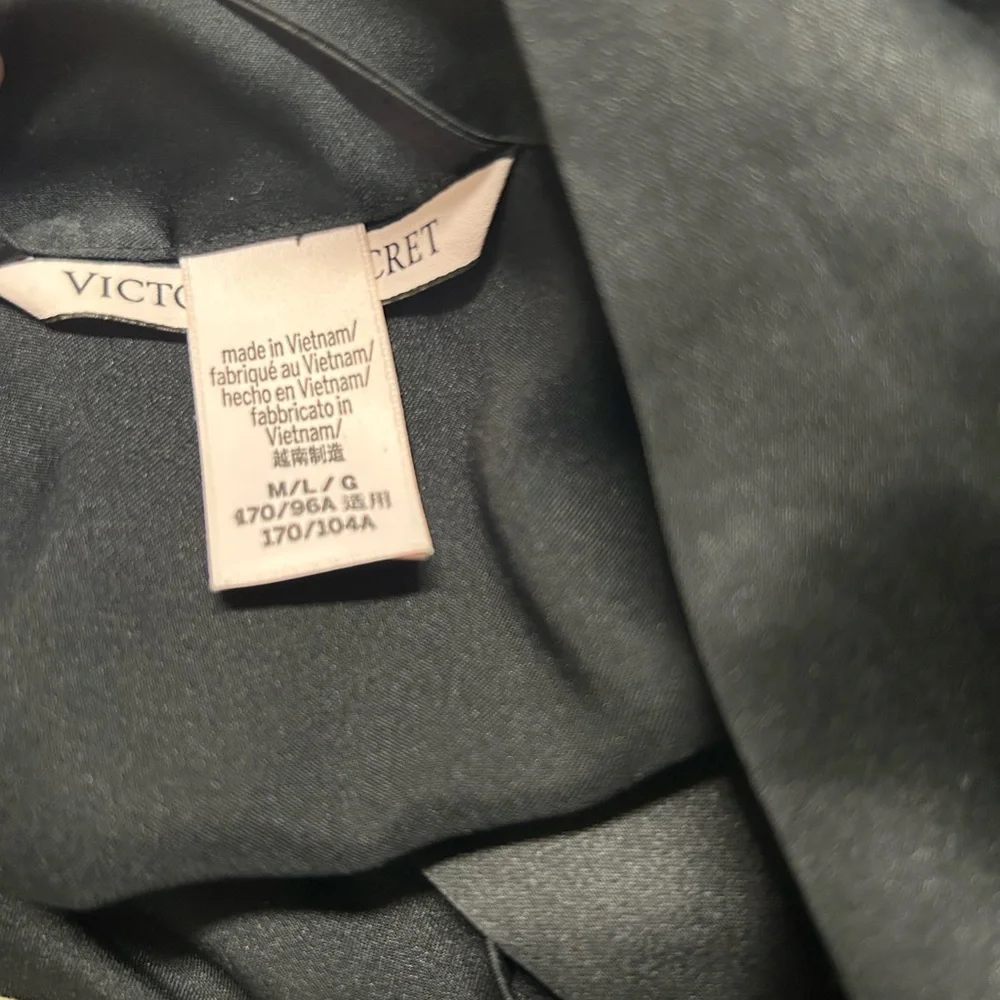 🔥😍Victoria’s Secret Black Satin Kimono Robe | Lingerie Cover-Up - Picture 6 of 7